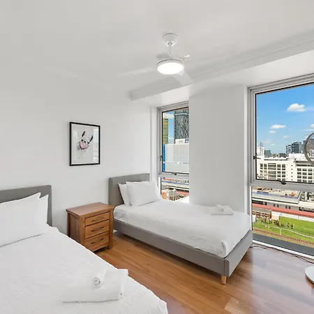 Apartment Cbd Next To Parkland! Amazing Views! Brisbane