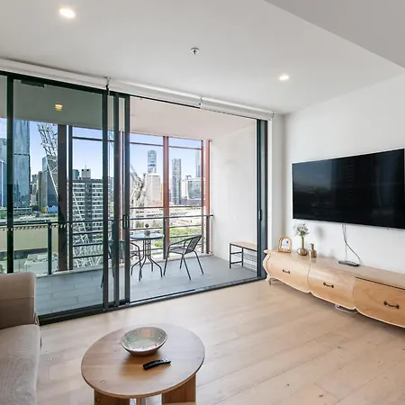 Convenient To Urban Living By Private Host * Brisbane