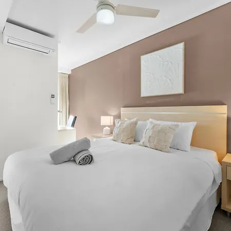 Full Water View - Sleeps 7 - Parking - Pool & Sauna Apartment *