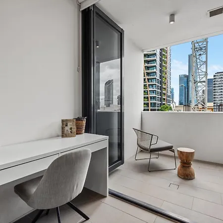 Views & Amazing Location! Free Parking & Wifi Apartment Brisbane