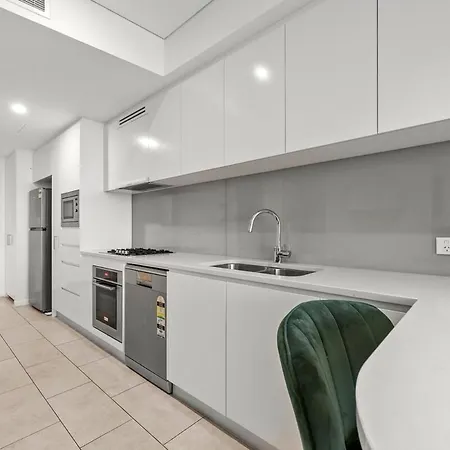 Apartment Level 43 Water Views - 2br - Sleeps 6 & Baby *