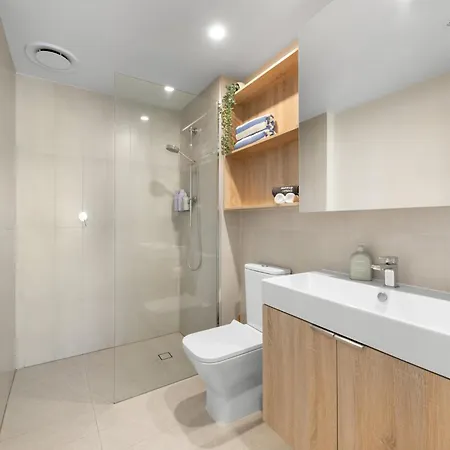 Inspired Serenity With River Views, Fast Wifi, Carpark, Gym, Rooftop Pool Apartment Brisbane
