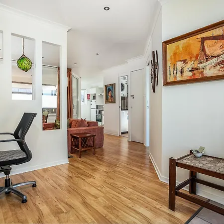 Apartment Mid-century Kangaroo Point - 1br Apartment, Walk To Cbd, River & The Gabba Brisbane