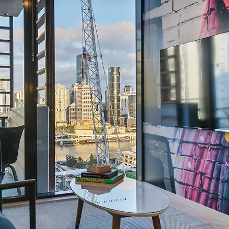 Urban Escape: Great Location W/ Cityscape Apartment Brisbane