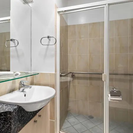 Spacious 2br With Wifi, Parking & Huge Balcony Apartment