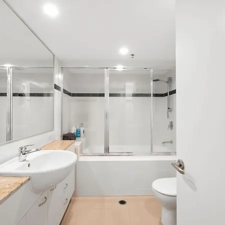 Urban Retreat 1bed-1bath-study-balcony-1car Apartment Brisbane