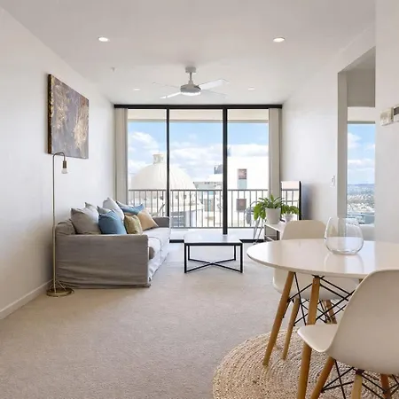Apartment Sky-high Haven-rooftop Infinity Pool Parking Wifi