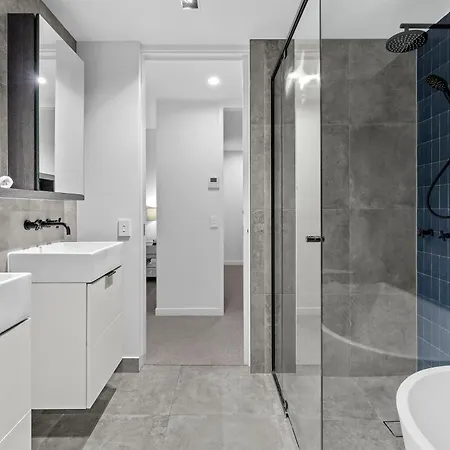 Luxe 3br With Stunning Views, Parking And Pool Brisbane