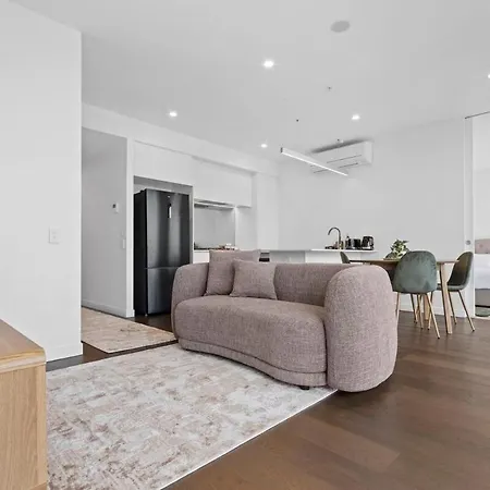 Two Bedroom Retreat With Pool, Gym And Parking Apartment *