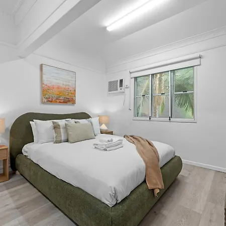 Cozy And Comfy - Short Walk To Hospital And Cbd Apartment *