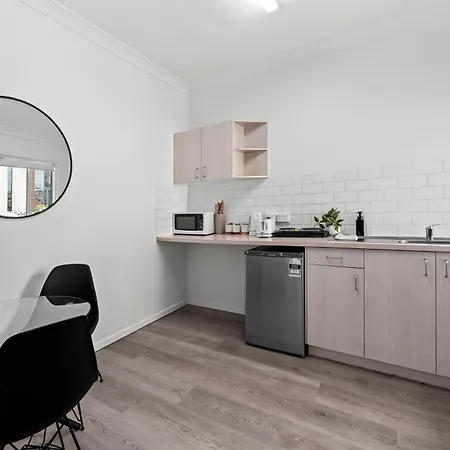 Spacious And Cozy - Short Walk To Hospital Apartment Brisbane