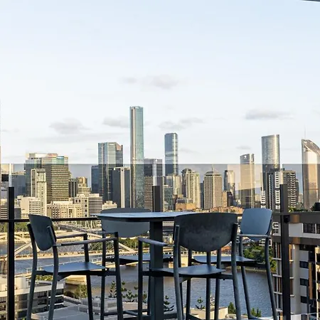 Milton Luxe 1bd With Views Pool Car Park Balcony Walk To Suncorp