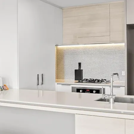 Apartment 9th Floor Retreat - River Views With Parking *