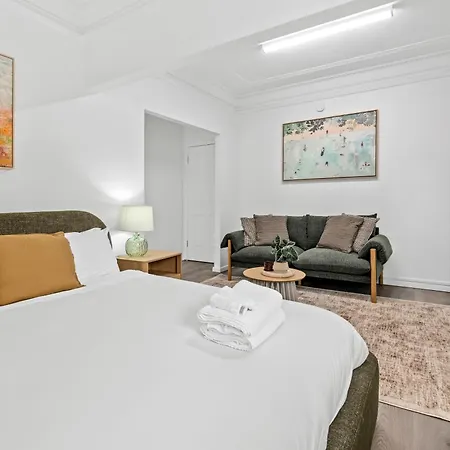 Cozy And Modern Cbd - Short Walk To Hospitals