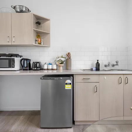 Stylish Cbd - Short Walk To Hospitals And Cbd Apartment