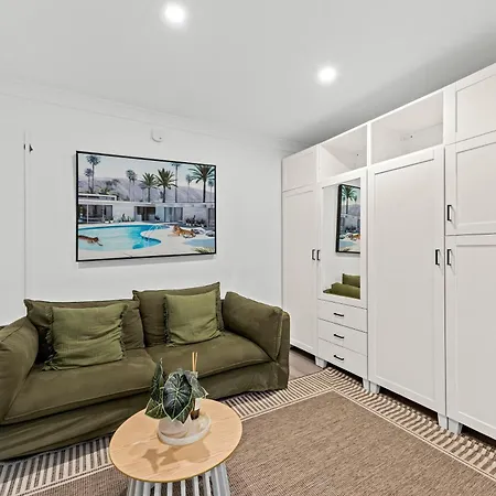 Stylish And Comfy - Short Walk To Hospital Apartment