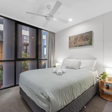 Modern 2br And Pool With South Square Apartment