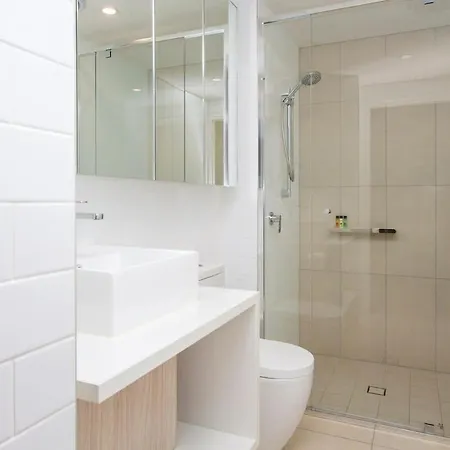 Elite Elegance 2br Hamilton With Parking Apartment Brisbane
