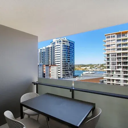Elite Elegance 2br Hamilton With Parking