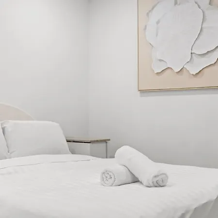 Johnson - Modern Brisbanecity-fringe W Parking Apartment