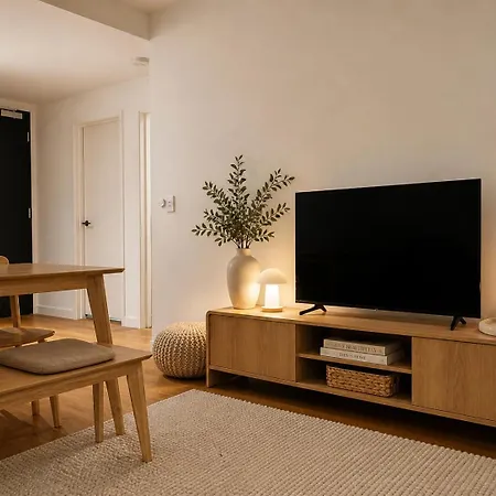 2br In Fv Flatiron | Pool, Gym, Train Apartment Brisbane