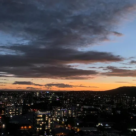 Stunning With Sunset Views, Car Park, Gym And Pool