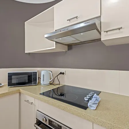 Ascot Apartment *