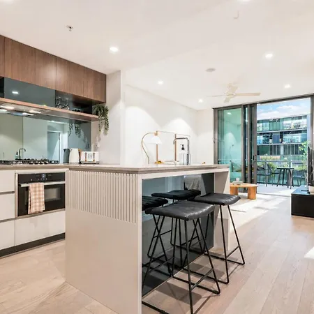 Sky High Luxury 2 Bedroom Cbd With Pool Gym And River Views