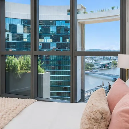 Sky High Luxury 2 Bedroom Cbd With Pool Gym And River Views Apartment *