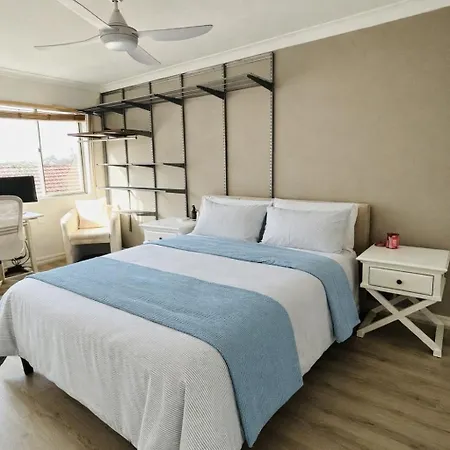Cozy And 1 Bedroom Apartment *