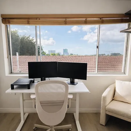 Cozy And 1 Bedroom Apartment *