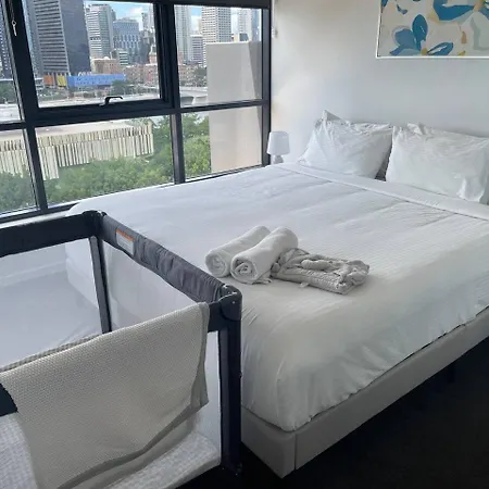 Hope Street Apartment *