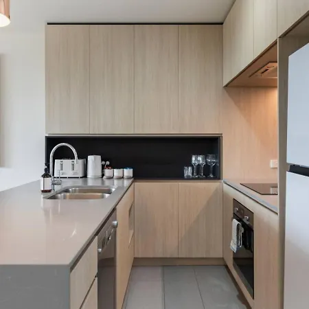 Premium Urban With Rooftop Pool And Views *