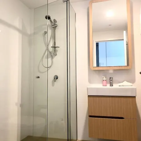 Apartment Modern Vibrant - 1 Bedroom Pool Gym Sauna
