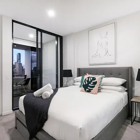 Convenient To Urban Living By Private Host * Brisbane