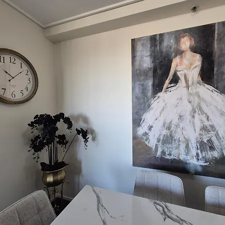 Apartment The Gilded Gallery I Art-inspired Luxe Retreat *