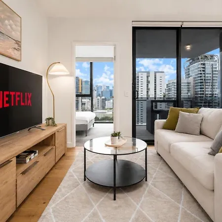 Apartment Level 22 Skyline Views With Sauna, Gym, Pool And Free Parking