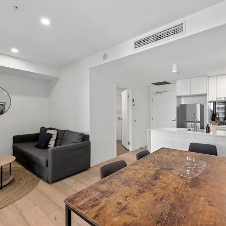 Breathtaking Sunset Views & Fantastic Location! Brisbane