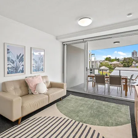 South Bank With Pool, Hot Tub & Parking
