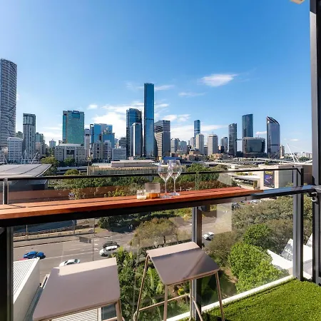 Panoramic Skyline - Walk To South Bank Apartment