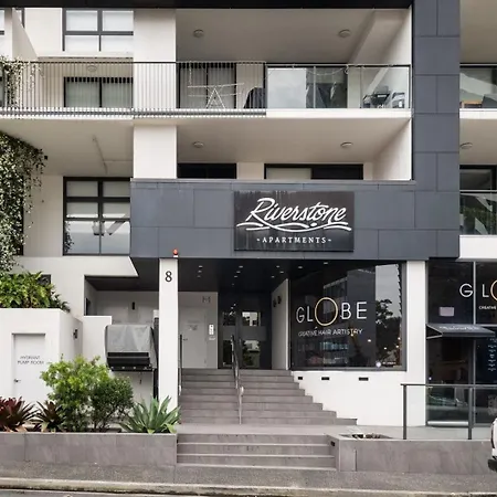 Apartment Bright & Spacious 1br With Balcony & Car Park!