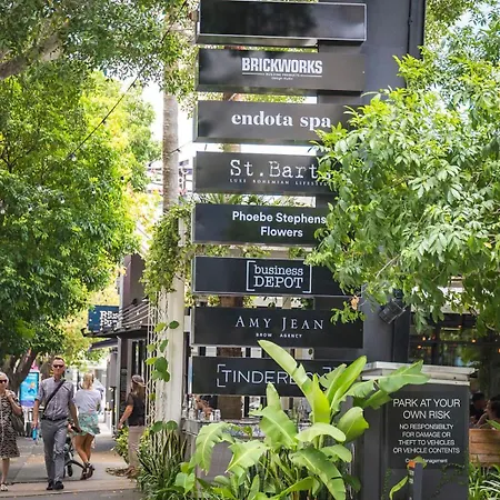 Bright & Spacious 1br With Balcony & Car Park! * Brisbane