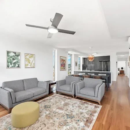 Apartment Cbd Next To Parkland! Amazing Views! *