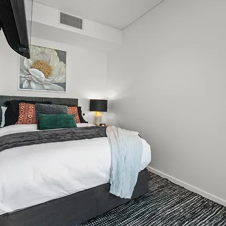Apartment Level 43 Water Views - 2br - Sleeps 6 & Baby