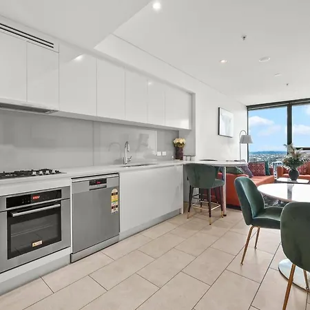 Apartment Level 43 Water Views - 2br - Sleeps 6 & Baby