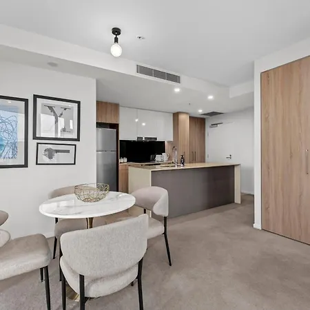 Modern 2br With River Views, Rooftop Pool, Parking *