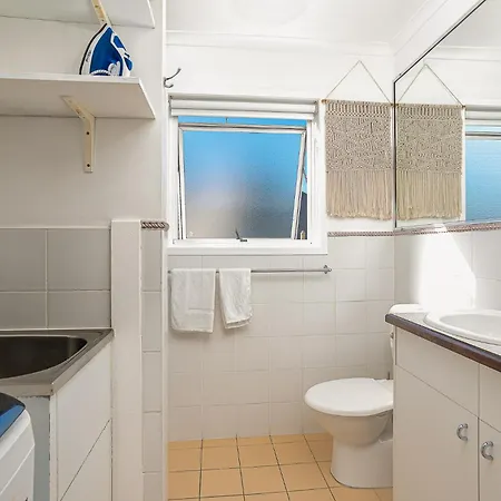 Mid-century Kangaroo Point - 1br Apartment, Walk To Cbd, River & The Gabba