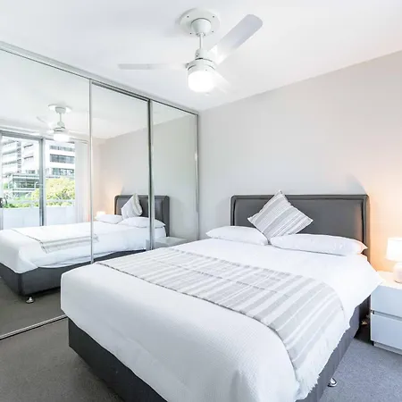 Spacious Riverside 2br Cbd Parking Pool & Gym * Brisbane