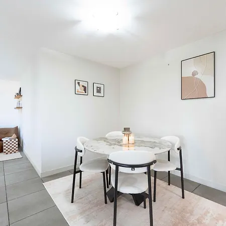 Apartment Spacious Riverside 2br Cbd Parking Pool & Gym