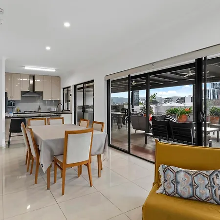 Apartment Spacious 2br With Wifi, Parking & Huge Balcony *